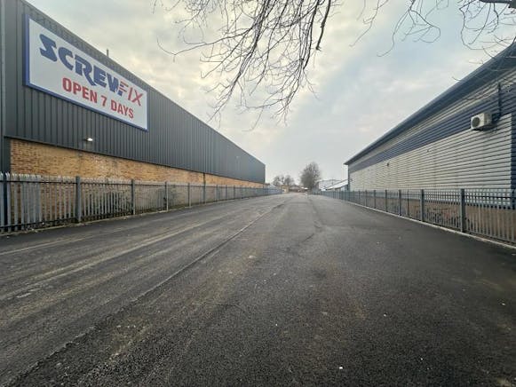 Yards - Rear Of Old Gas Works, Progress Road, Leigh On Sea To Let - Picture 13.jpg