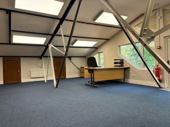 Tradeplas Offices, Ecohaus Building, Bath Road, Stroud To Let - Int.jpg