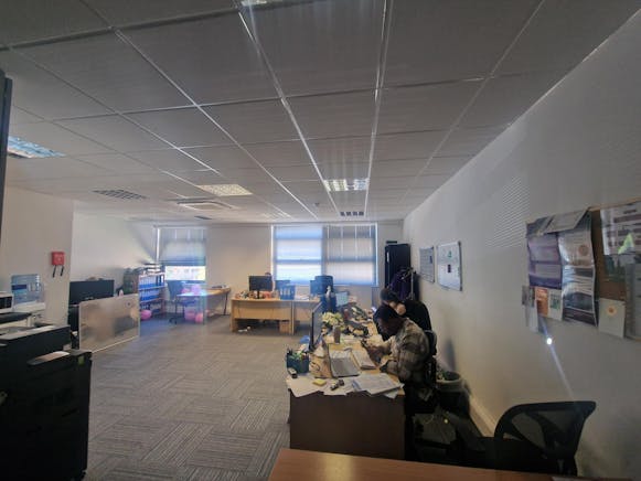 Unit 7 Prisma Park, Berrington Way, Basingstoke, Office For Sale - 20260430_111146.jpg