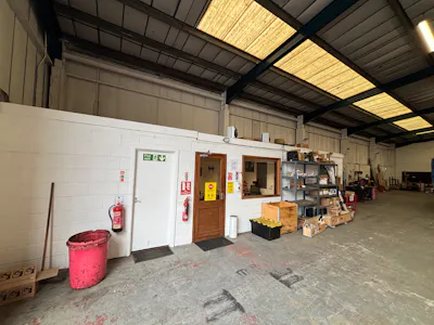 Unit 6, Tollgate Close, Cardiff, Industrial To Let - IMG_8738.jpeg