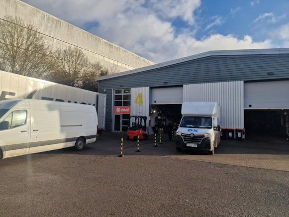 Unit 4 The io Centre, Basingstoke, Industrial To Let - 20251210_094850.jpg