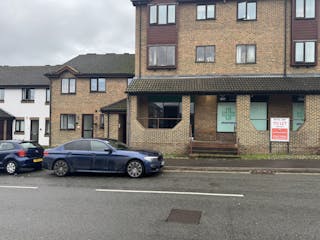 4 Kingfisher Court, Guildford, Retail To Let - IMG_5894.JPEG