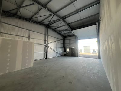 Unit 4, Lincoln, Light Industrial To Let - 3.jpg