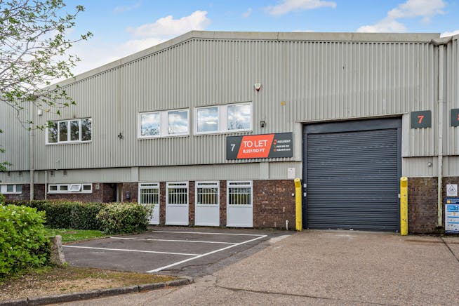 Unit 7, M40 Industrial Estate, Blenheim Road, High Wycombe, Industrial To Let - 8643828exterior14800.jpg