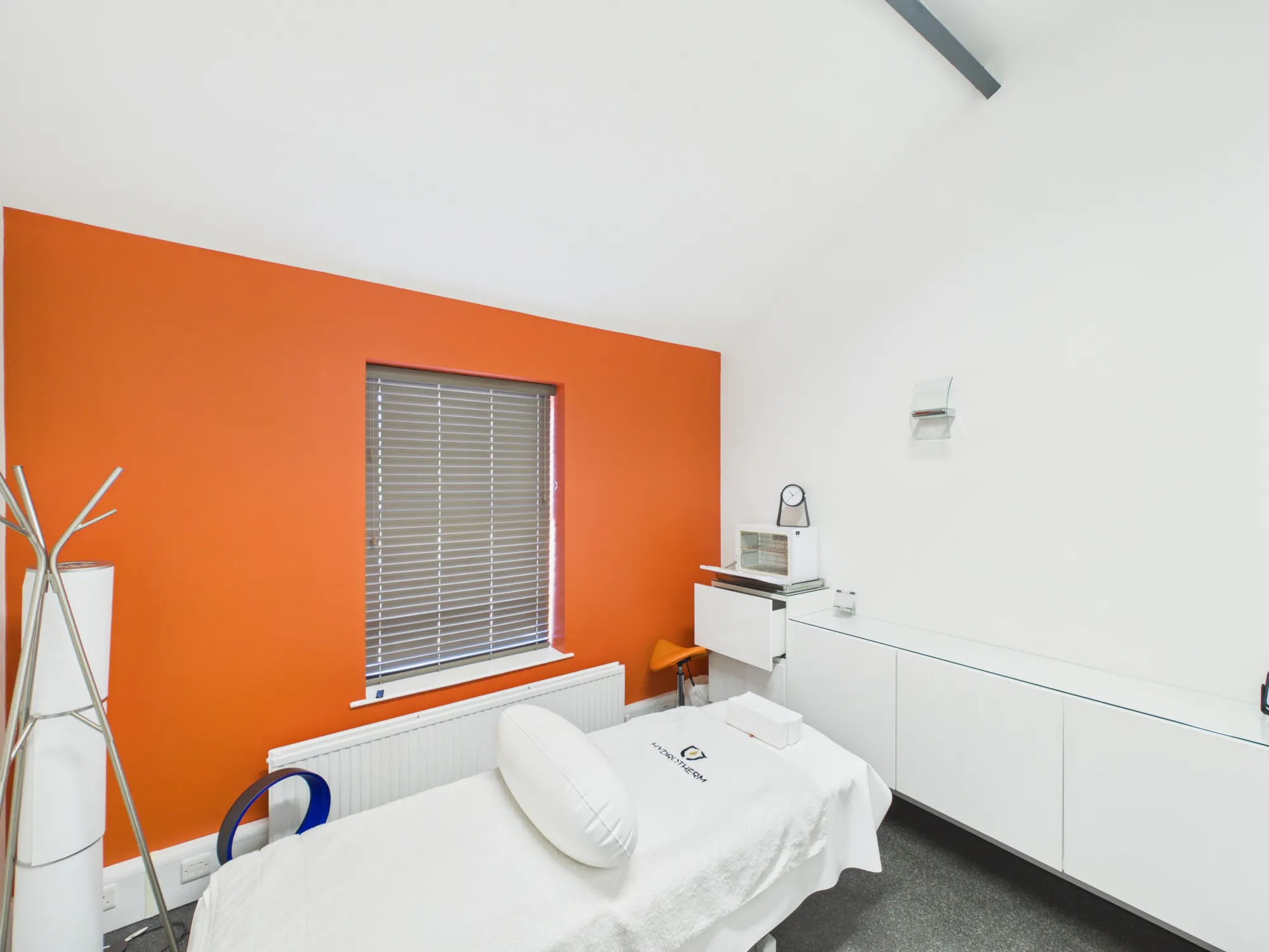 11 Friday Court, Thame, Investment / Office / Retail For Sale - CAM05222G0-PR0103-STILL003.jpg