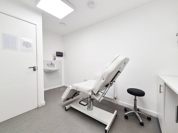 1827 Maryhill Road, Glasgow For Sale - room3_2.jpg