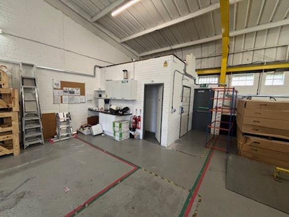 Unit 21 Lion Court, Basingstoke, Industrial To Let - 11 09 2025  Picture5.jpg