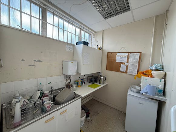 45 Furtherwick Road, Canvey Island, Office / Retail To Let - IMG20250714WA0040.jpg