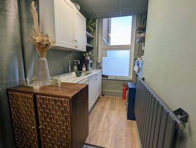 99 Preston Drove, Brighton, Office / Retail To Let - PXL_20260317_172149878.jpg