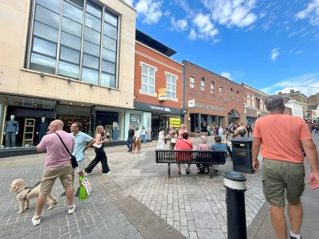 126 Peascod Street, Windsor, Retail To Let - External ii.jpg