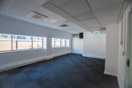 St. Andrews House, Leeds, Office To Let - DSC02829.jpg