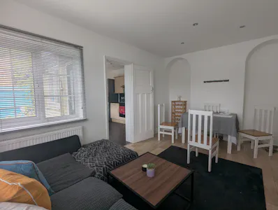 184-186 Rickmansworth Road, Watford, Mixed Use To Let - PXL_20260721_134649976.jpg