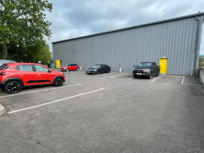 11 Midleton Industrial Estate, Guildford, Industrial To Let - IMG_4958.jpg