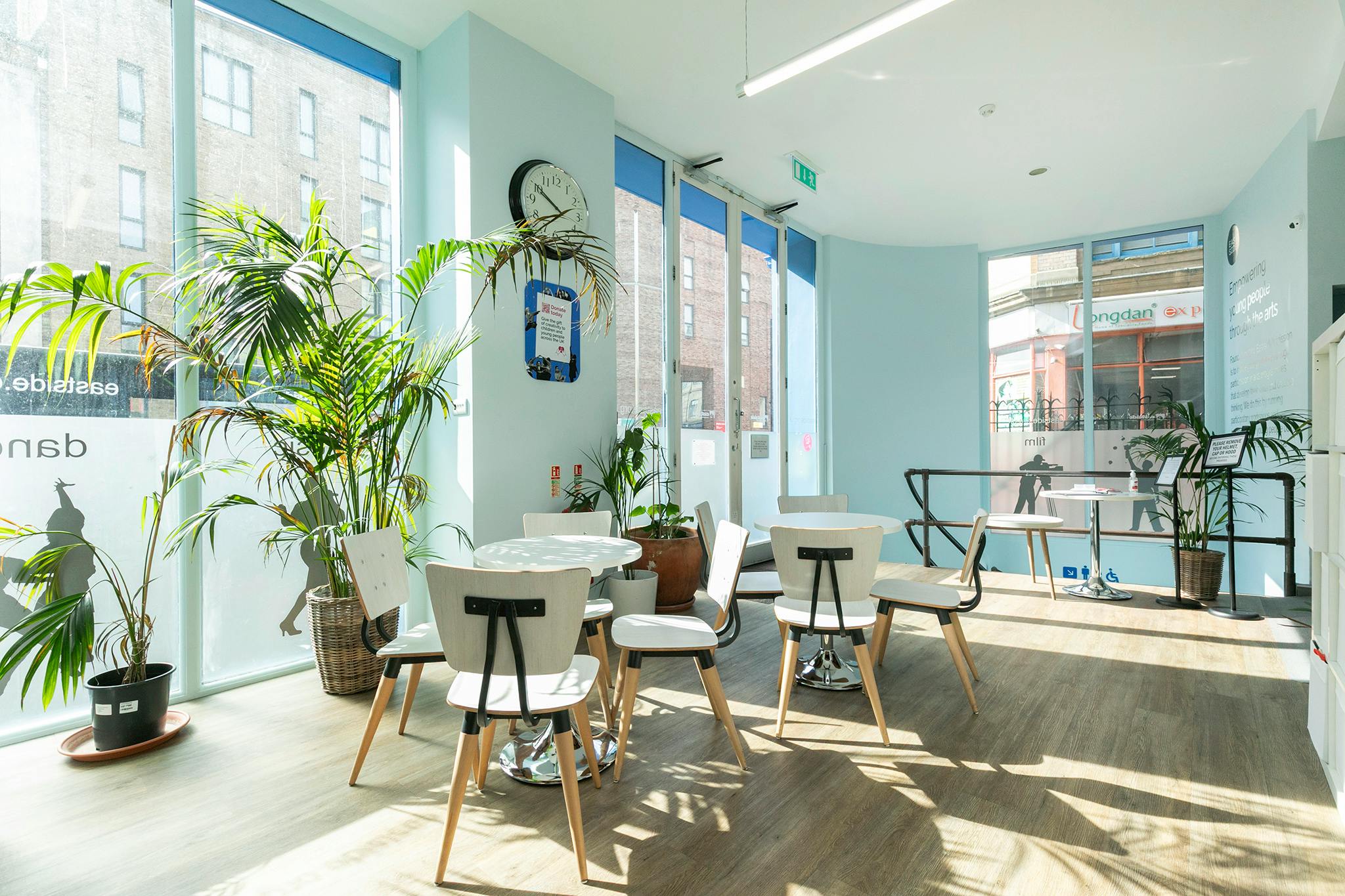 Retail/Shop in London - photo 2