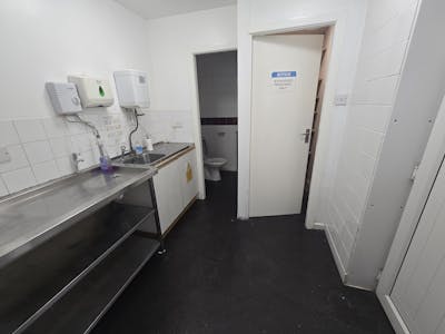 72 Burnley Road, Burnley, High Street Retail To Let - Kitchen