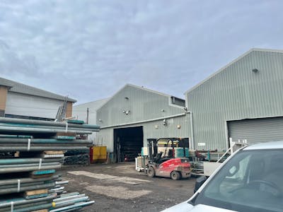 Unit B Bradleys Business Centre, Feltham, Warehouse To Let - B Bradleys - Main.jpg