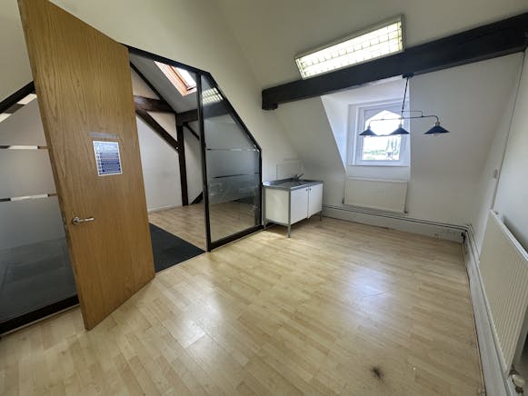 Suite 4A, Victoria House, Farnham, Offices To Let - IMG_9091.jpeg