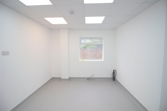 102 Nield Road, Hayes, Investment / Office / Retail / Other To Let / For Sale - 4.jpg