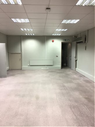 7 Cambridge Court, Shepherds Bush Road, Hammersmith, Office To Let - Cambridge Court Ground floor office to let W6