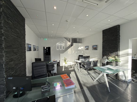 69 Commercial Way, Woking, Retail To Let - IMG_6287.JPEG