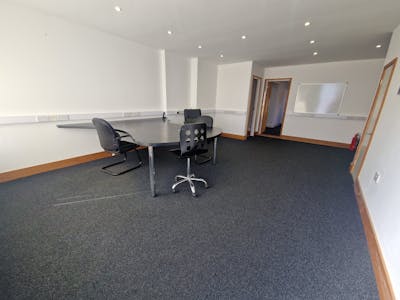 25 London Road, Waterlooville, Leisure / Office / Retail For Sale - 20260326_102226.jpg