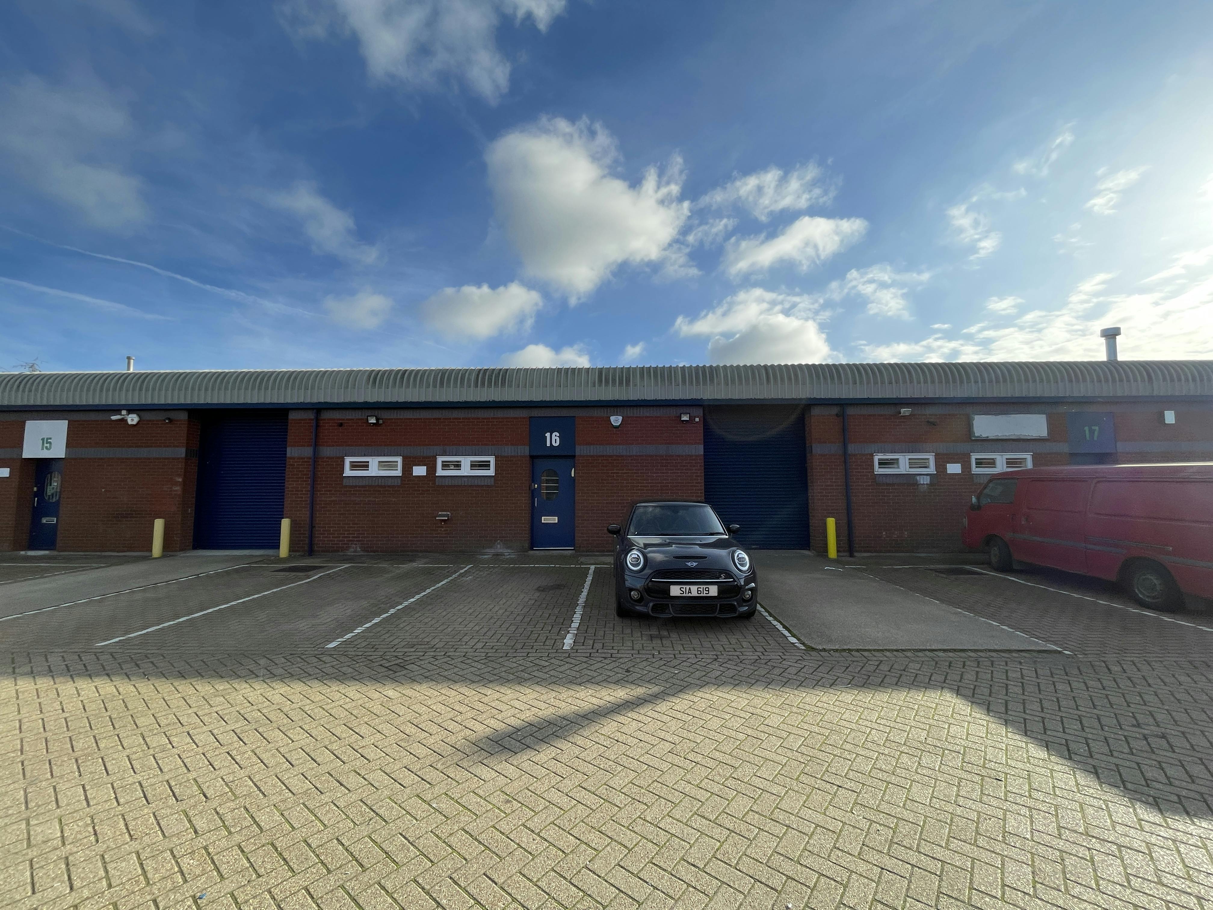 Unit 16, Vale Industrial Estate, Aylesbury, Industrial To Let - IMG_2883.JPG