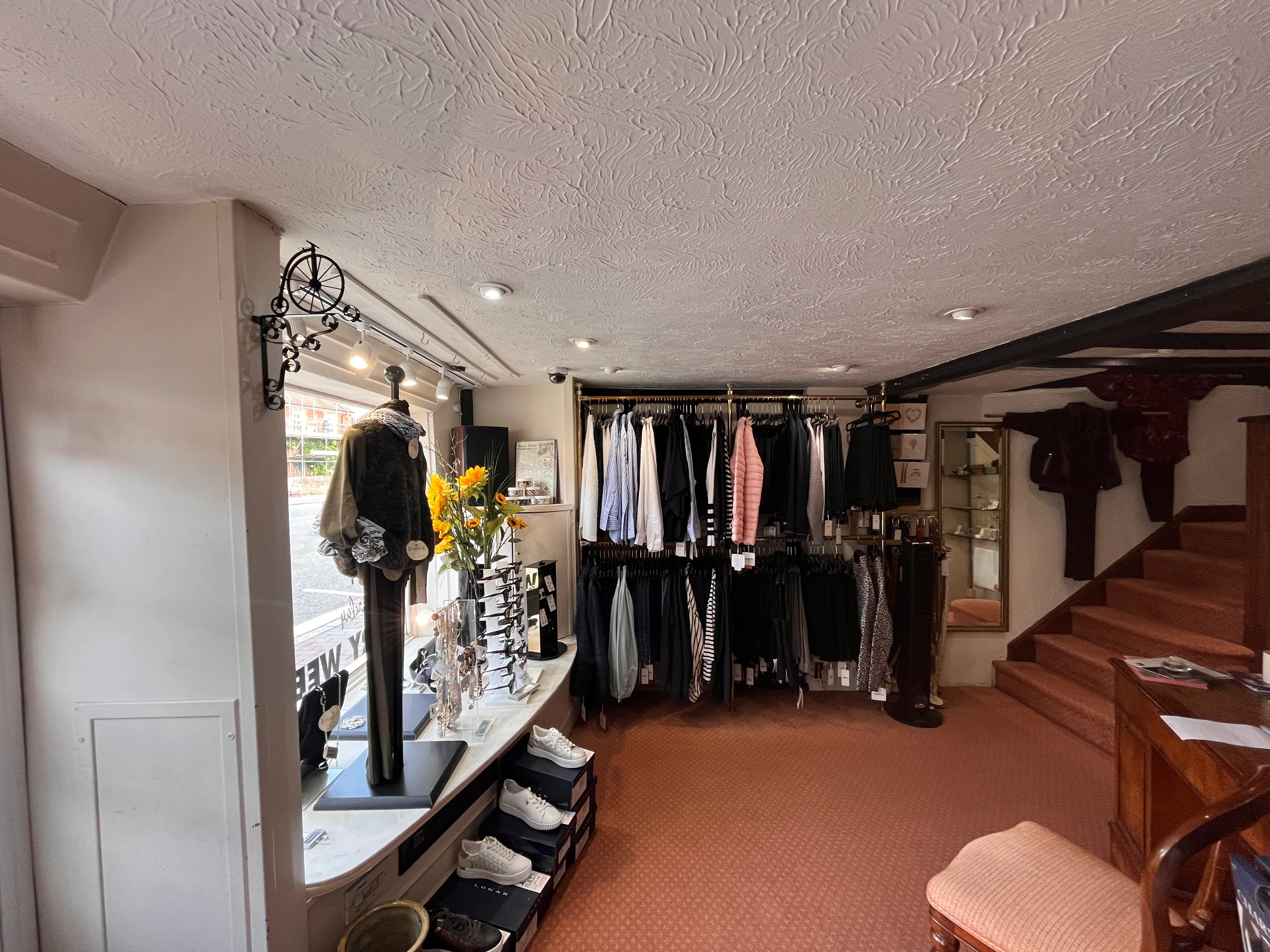 Bucks House, Chalfont St. Giles, Offices / Retail For Sale - 20260909_094509595_iOS.jpg