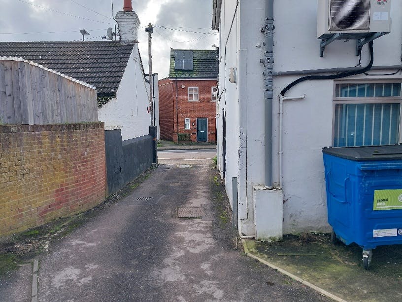 87-89 Church Street, Crowthorne, Offices For Sale - 20260213_133945.jpg