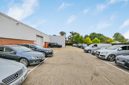 Bells Hill, Slough, Industrial To Let - DSC_4599.jpg