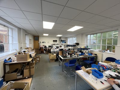 Brow Business Centre, Copyground Lane, Unit B, High Wycombe, Industrial / Office To Let - 20251010_132701545_iOS.jpg