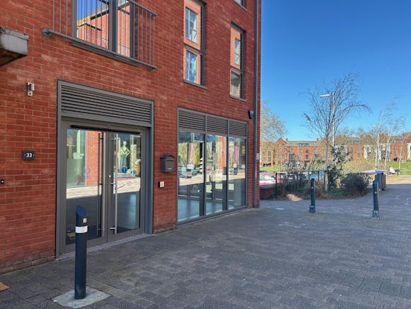 Unit 10, Elms Walk, Wokingham, Retail To Let - 4.jpg