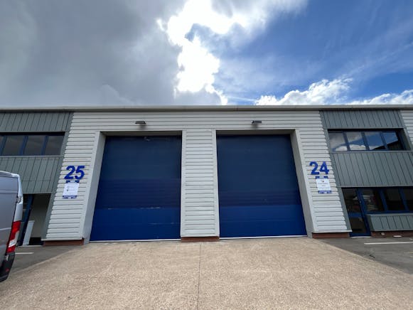 Unit 24 Vale Industrial Centre, Aylesbury, Industrial / Industrial To Let - Units 2425 External.jpg