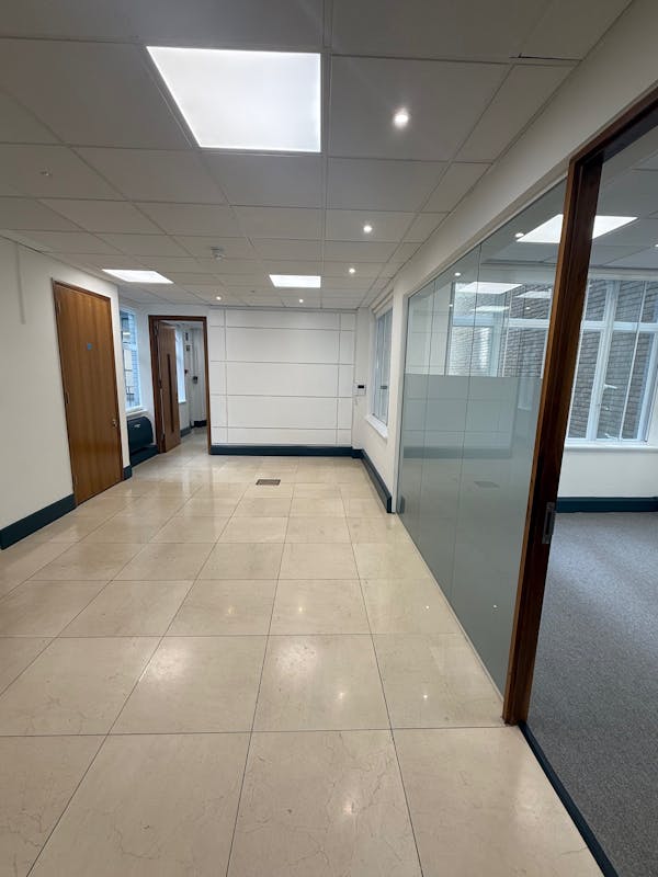 IMG_1776.jpg 32 St. James's Street, London, Office To Let - IMG_1776.jpg