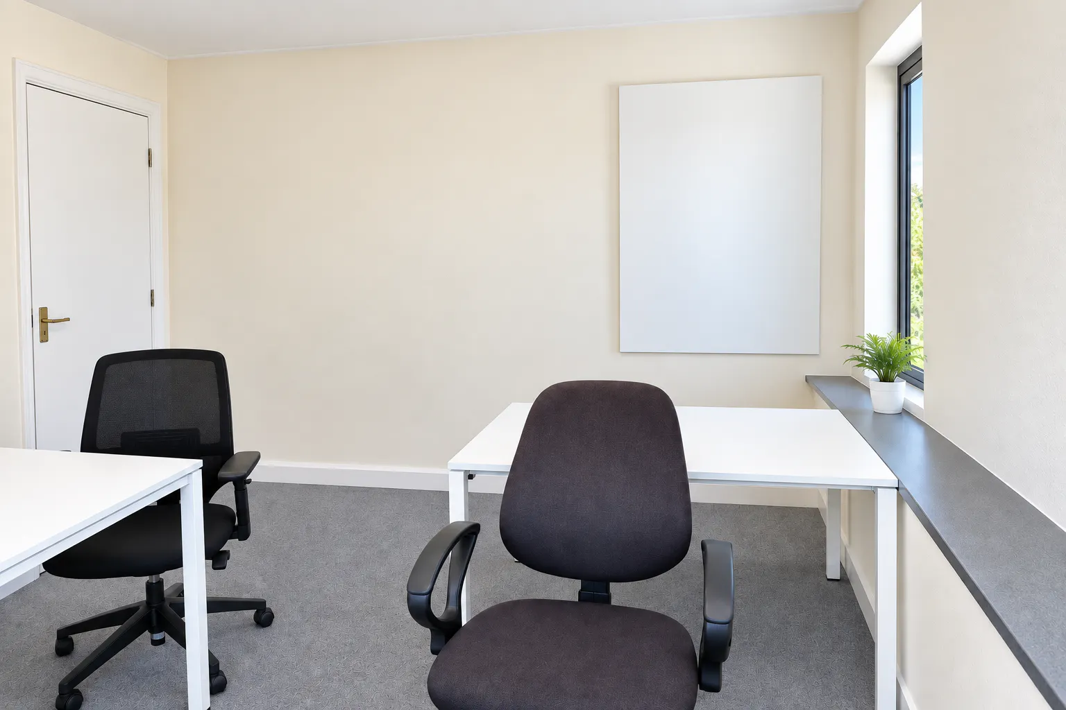 Hastingwood Business Centre, Harlow, Offices To Let - Hastingwood Gr Floor Office 2.png