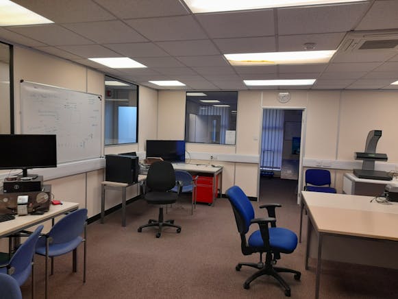 Unit 6 Rutherford Road, Basingstoke, Industrial / Warehouse To Let / For Sale - 20251028_143520.jpg