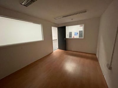 Unit 22 The Hawthorn Centre, Harrow, Warehouse To Let - Unit 22 Hawthorn Centre (9).jpg