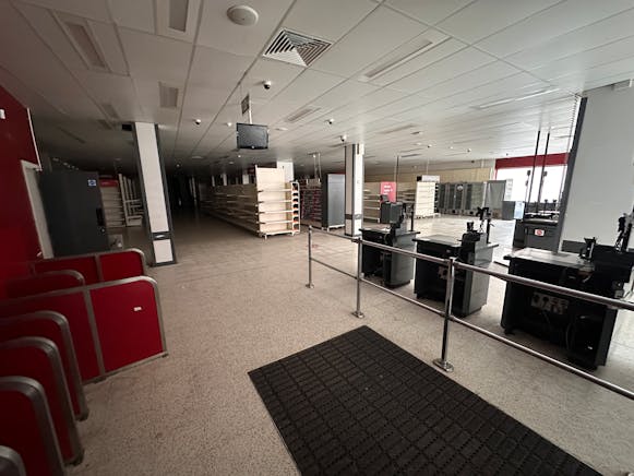 1A Vicar Lane, Chesterfield, Retail / Retail To Let - 20251007_140312723_iOS.jpg