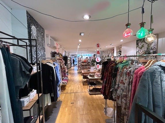 57 Peascod Street, Windsor, Retail To Let - Shop interior ii.jpg