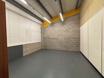 Unit 32, Aberaman Park Industrial Estate, Aberdare, Industrial To Let - IMG_1775.jpg