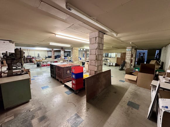 Unit 1 Bridge House, Princes Risborough, Industrial / Other To Let - IMG_7187 2.jpeg