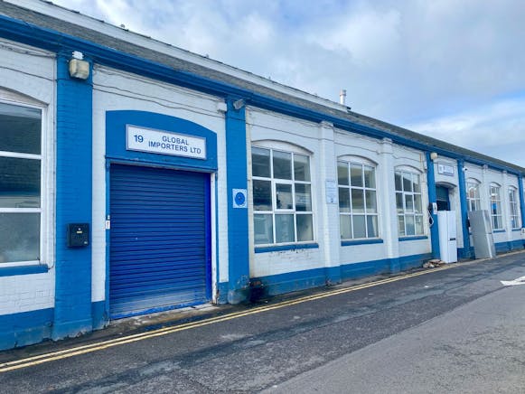 Unit 19 Britannia Estate, Luton, Industrial To Let - eyJidWNrZXQiOiJwcm9wbGlzdC1pbWFnZXMtbGl2ZSIsImtleSI6Im1lZGlhXC9wcm9wZXJ0aWVzXC84MjI1MjlcL3Bob3Rvc1wvM2FlNDNjNjY1YWQ5MT.jpg
