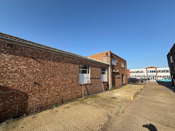 18 Towerfield Road, Southend-on-Sea, Industrial To Let - WhatsApp Image 2026-03-06 at 09.48.00 (1).jpeg