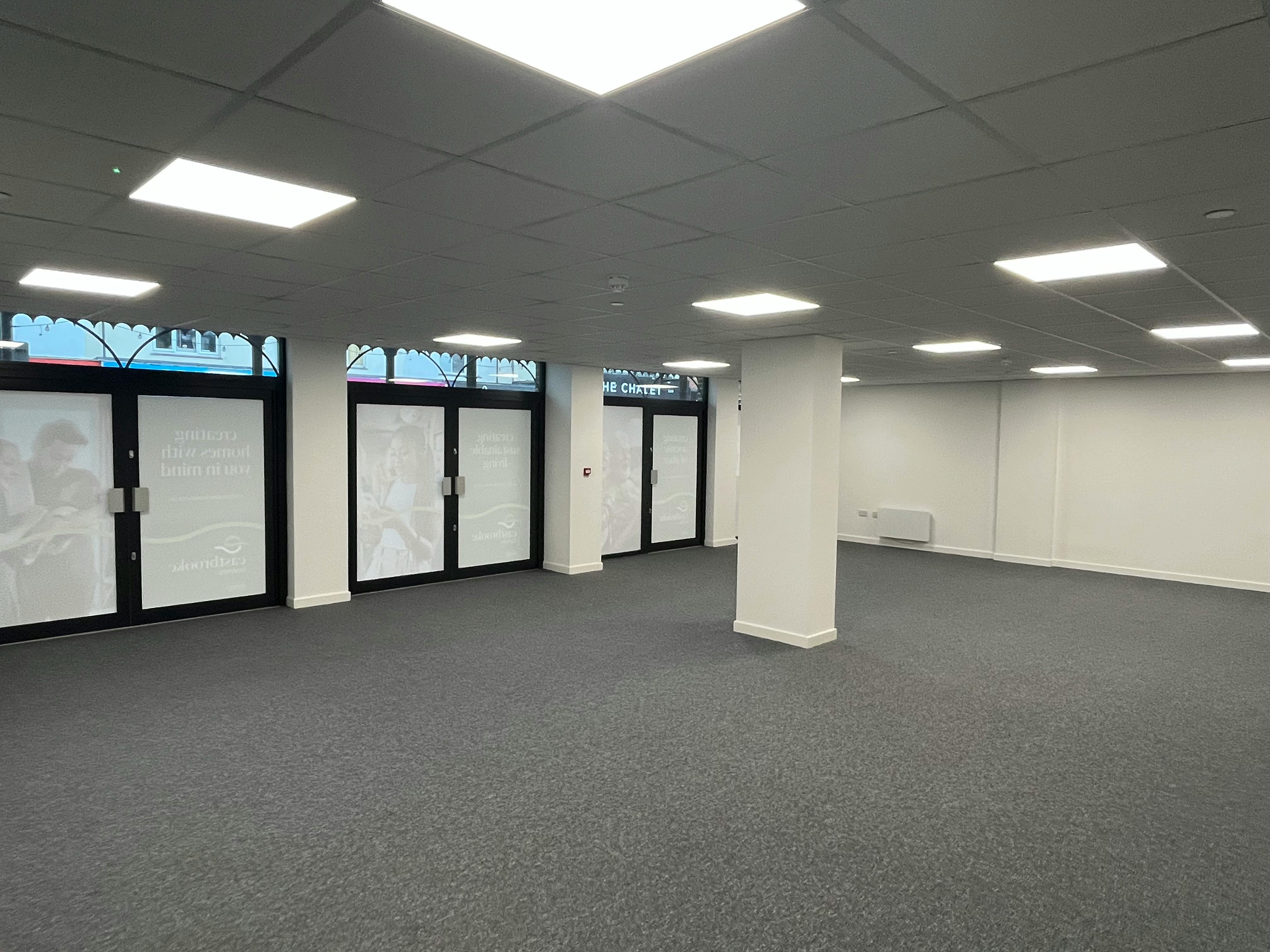 Retail/Shop in Eastleigh - photo 3