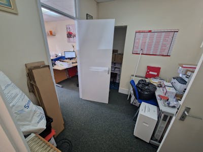 2 The Westbrook Centre, Waterlooville, Office / Retail To Let - 20250703_144256.jpg