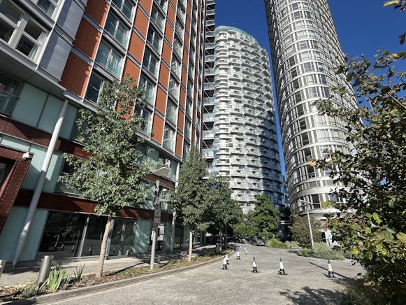 New Providence Wharf, Fairmont Avenue, London, Restaurant To Let / For Sale - IMG_8590.JPG