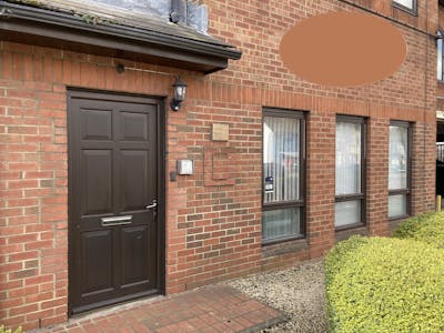 3 Cromwell Court, New Street, Aylesbury, Office To Let - Entrance.jpg