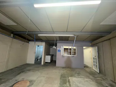 Unit 6, Hayes, Industrial To Let - 20260817_162726000_iOS 3.jpg
