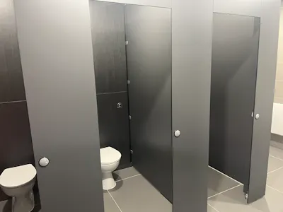 Units 5 & 6 South Cargo Centre, Feltham, Heathrow, Industrial / Warehouse To Let - 5 South Cargo - Toilets.jpeg