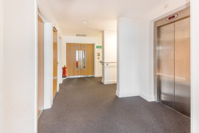 Tilford House, Farnham, Offices To Let - vb5112357_A1184_27_CALA_Homes_Tilford_House_Farnham_800x533.jpg