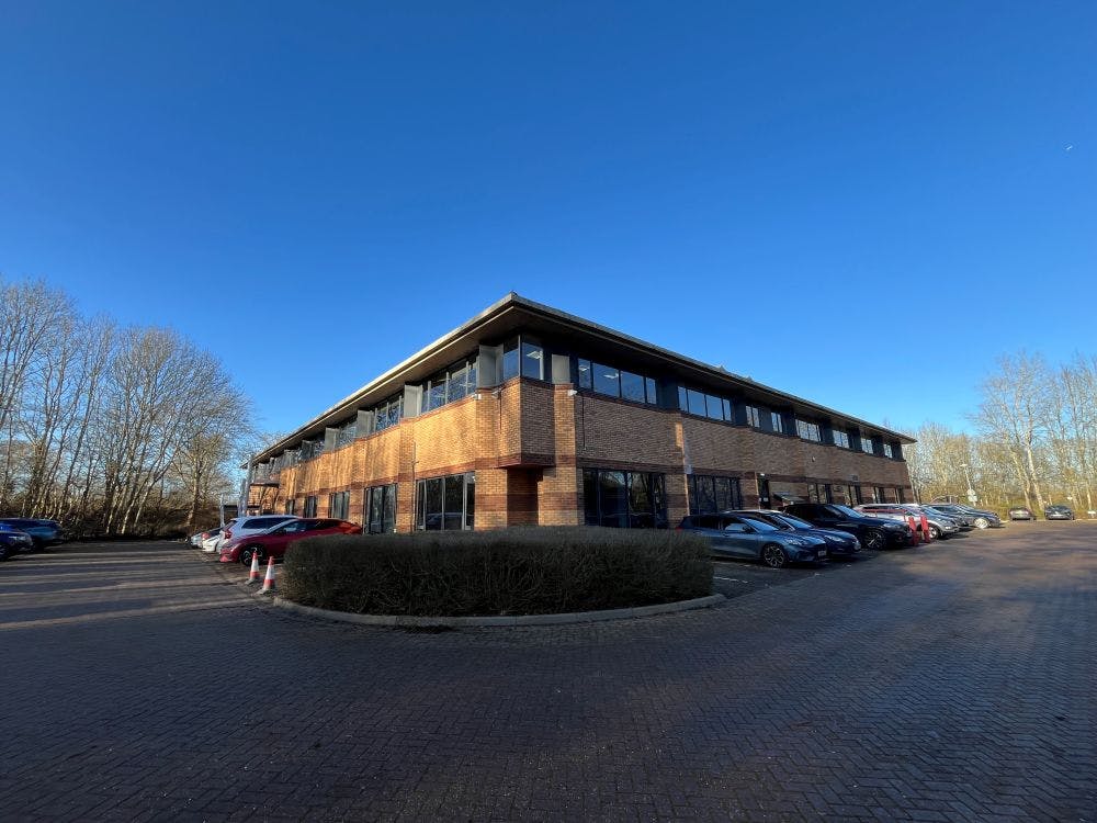 Pembroke House, Banbury, Office To Let - image00002.jpg